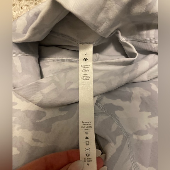 Lululemon Athletica Cropped Leggings - Picture 4 of 4